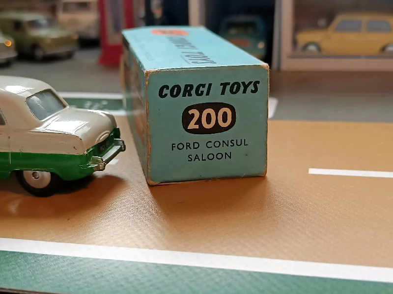Collectible Train Set with a Steam Locomotive, Passenger Cars, and Track Accessories200 Ford Consul late edition *with original box* Collectible Train Set with a Steam Locomotive, Passenger Cars, and Track Accessories200 Ford Consul late edition *with original box*