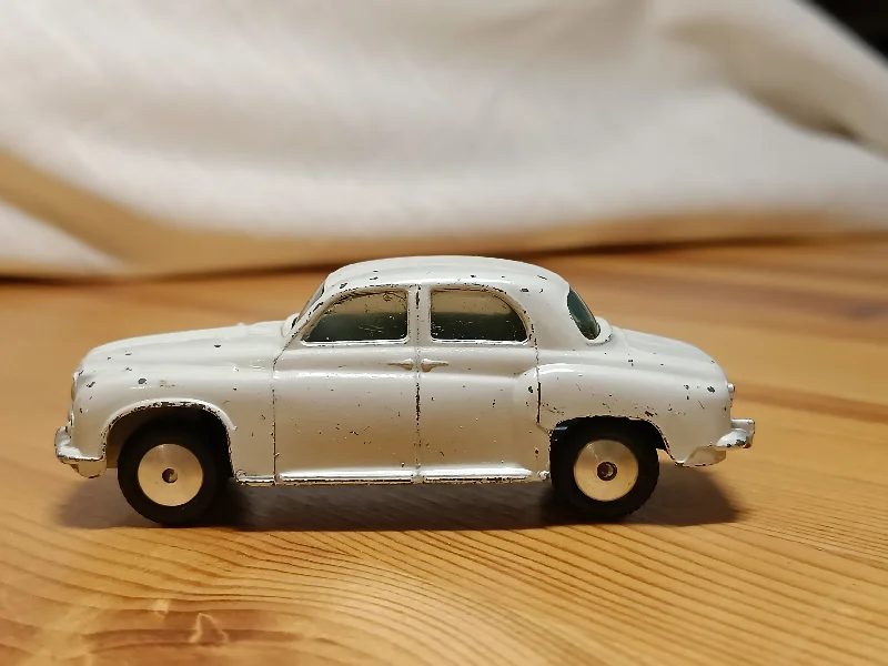 Model Kit of a Vintage Volkswagen Beetle for DIY Customization204 Rover 90 in grey-ivory