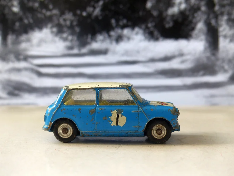 1:24 Scale Die - Cast Model of a Lamborghini Aventador SVJ with Realistic Details227 Morris Mini-Cooper in blue / white, scarce version (16) 1:24 Scale Die - Cast Model of a Lamborghini Aventador SVJ with Realistic Details227 Morris Mini-Cooper in blue / white, scarce version (16)
