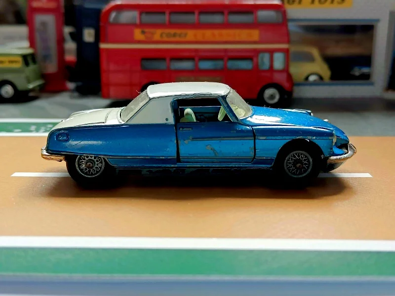 Radio - Controlled Drift Car with Adjustable Suspension and High - Grip Tires259 Citroen 'Le Dandy' Coupé