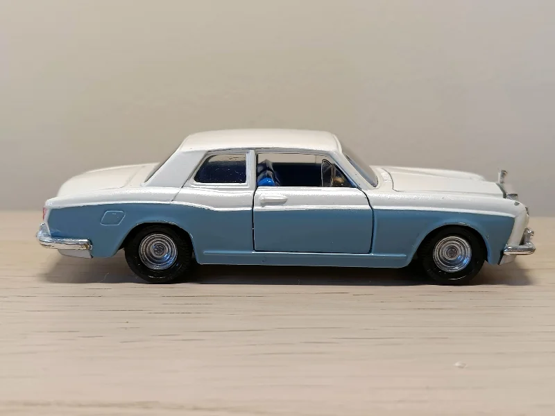 Radio - Controlled Drift Car with Adjustable Suspension and High - Grip Tires273 Rolls Royce Silver Shadow (2)