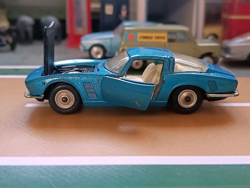 1:18 Scale Die - Cast Model of a 1969 Chevrolet Camaro SS with Opening Doors and Hood301 Iso Grifo (adapted)