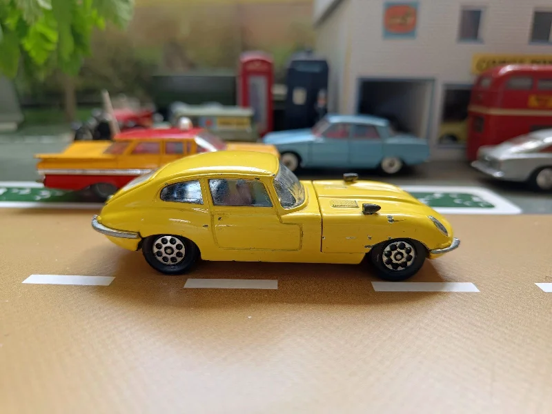 RC Helicopter with a Built - in Camera for Aerial Photography and Stunts374 Jaguar E Type 4.2 in yellow (1) RC Helicopter with a Built - in Camera for Aerial Photography and Stunts374 Jaguar E Type 4.2 in yellow (1)