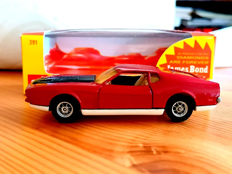 HO - Scale Model Railway Set with a Mountain - Themed Landscape and Tunnel391 James Bond Ford Mustang Mach 1 with box HO - Scale Model Railway Set with a Mountain - Themed Landscape and Tunnel391 James Bond Ford Mustang Mach 1 with box