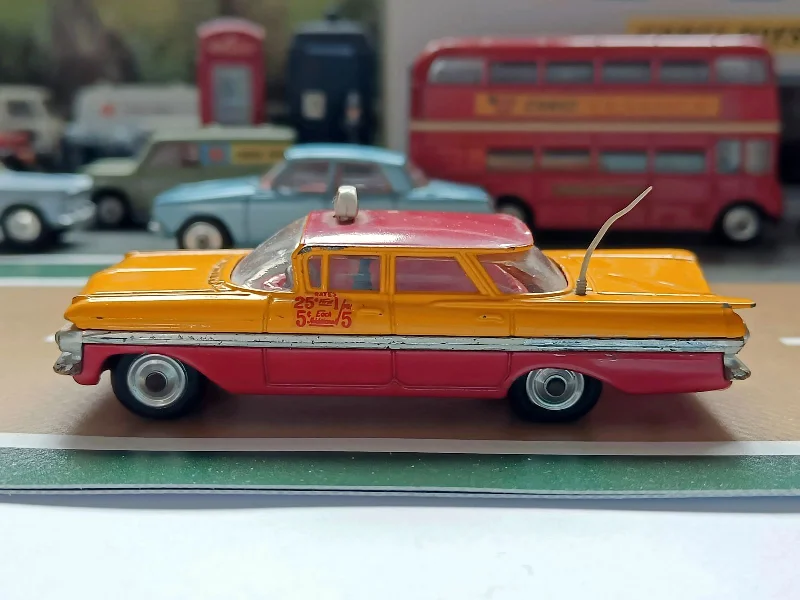 Model Kit of a 1957 Ford Thunderbird for Hobbyists to Assemble and Customize480 Chevrolet Taxi