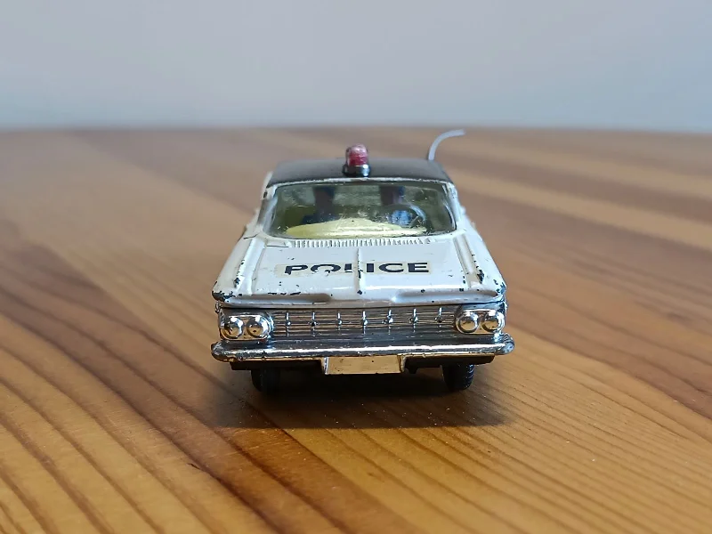 HO - Scale Model Railway Set with a Mountain - Themed Landscape and Tunnel481 Chevrolet Impala Police Patrol *early edition*