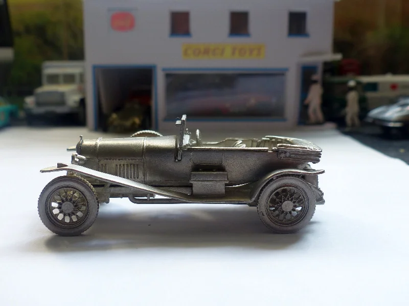 1:18 Scale Die - Cast Model of a 1969 Chevrolet Camaro SS with Opening Doors and Hood9001 Bentley 1927 3 Litre Rare Pewter Edition